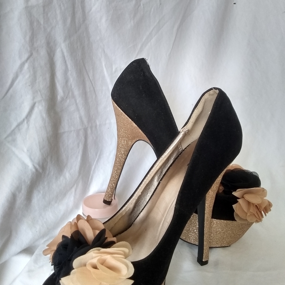 Dazzling gold Tinkerbell stilettos - Picture 9 of 13